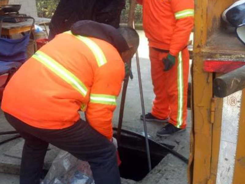 东莞市凤岗疏通公司 高压疏通下水道 机器通厕所