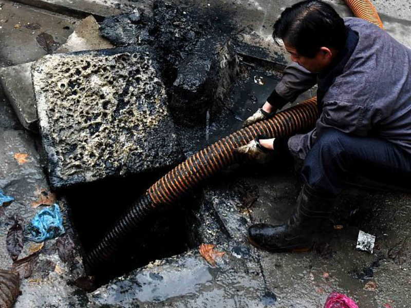 东莞专业疏通化粪池 凤岗专业通厕所 雁田疏通马桶