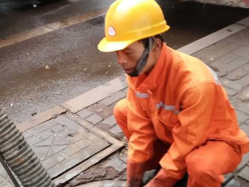 东莞凤岗清理化粪池 雁田抽粪 清理淤泥 通厕所