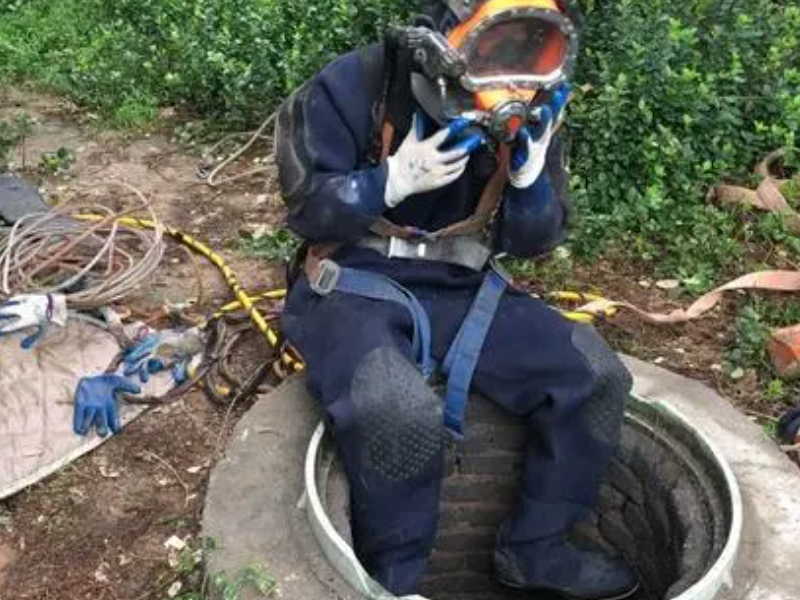 凤岗化粪池清理公司，一个电话到家。