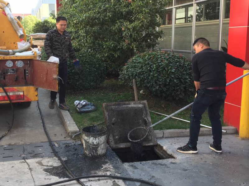 凤岗工厂小区酒店疏通下水道、钻孔、吸化粪池